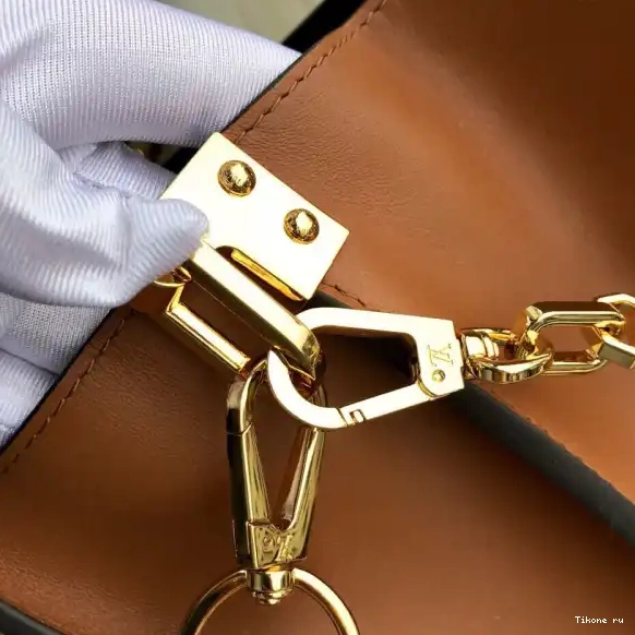 Affordable Louis Vuitton Dauphine Spring MM（2019 Show） 0609